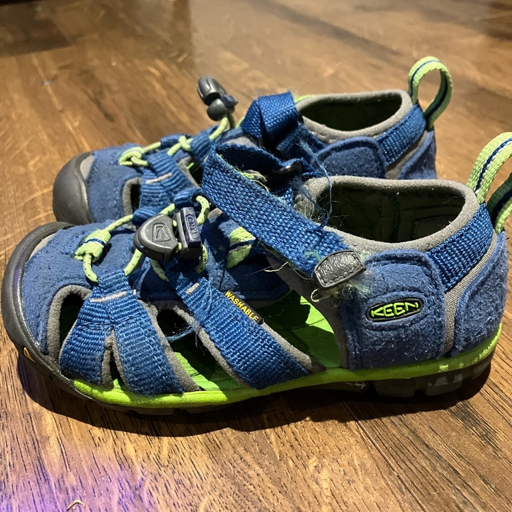 Little kids Blue green size 10 Keen Sandals